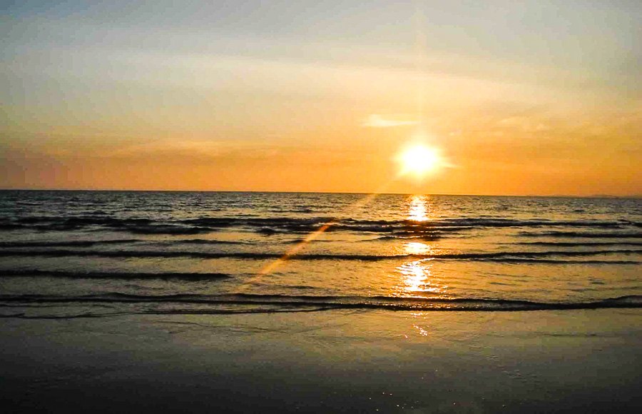 Serendipity Beach in Sihanoukville, sunset