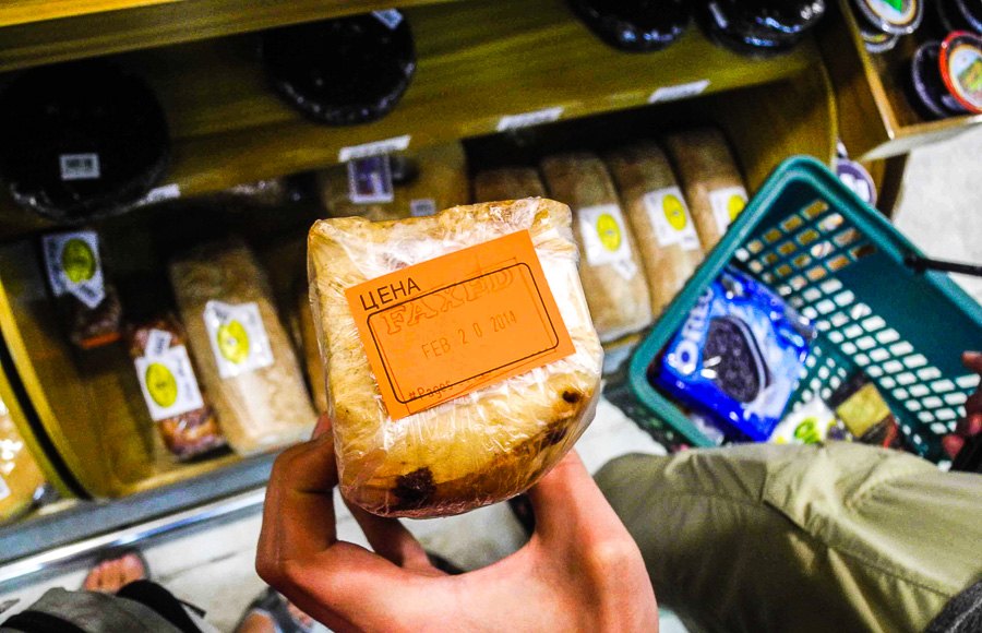 A price tag in Russian in the Philippines