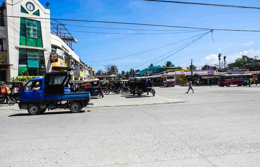 Bus stop in Tubigon