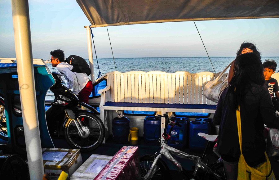 Boat to Malapascua