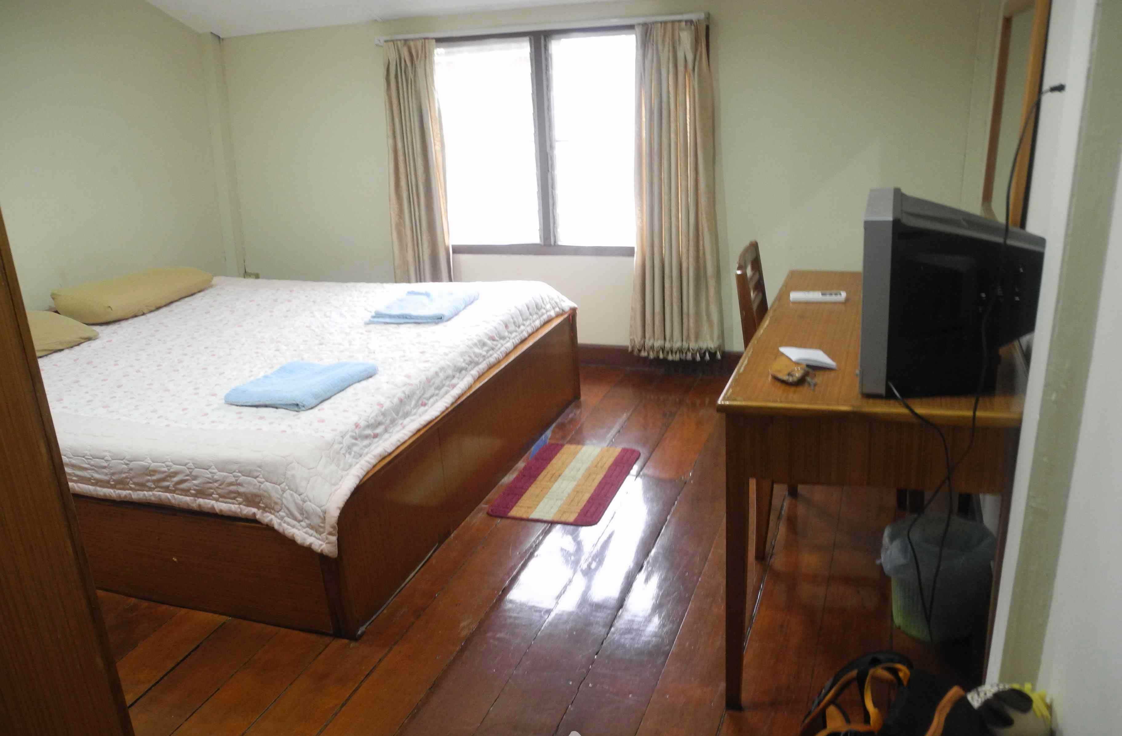 Searching for budget accommodation in Vientiane, Laos