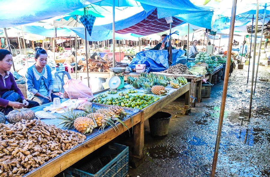 Market in Vang Vieng