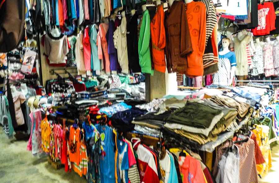 Market in Vang Vieng