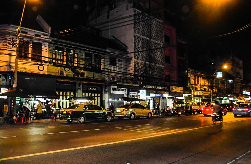 Samsen Road at night