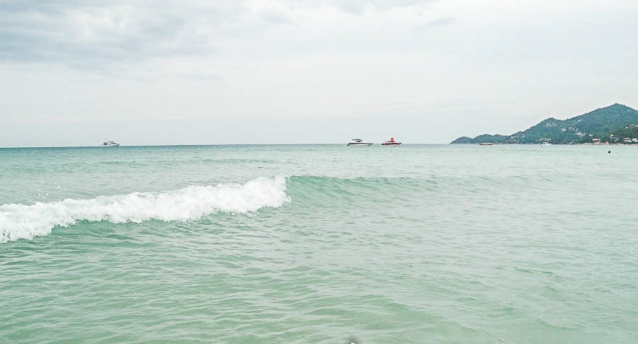Waves on Chaweng beach, Samui