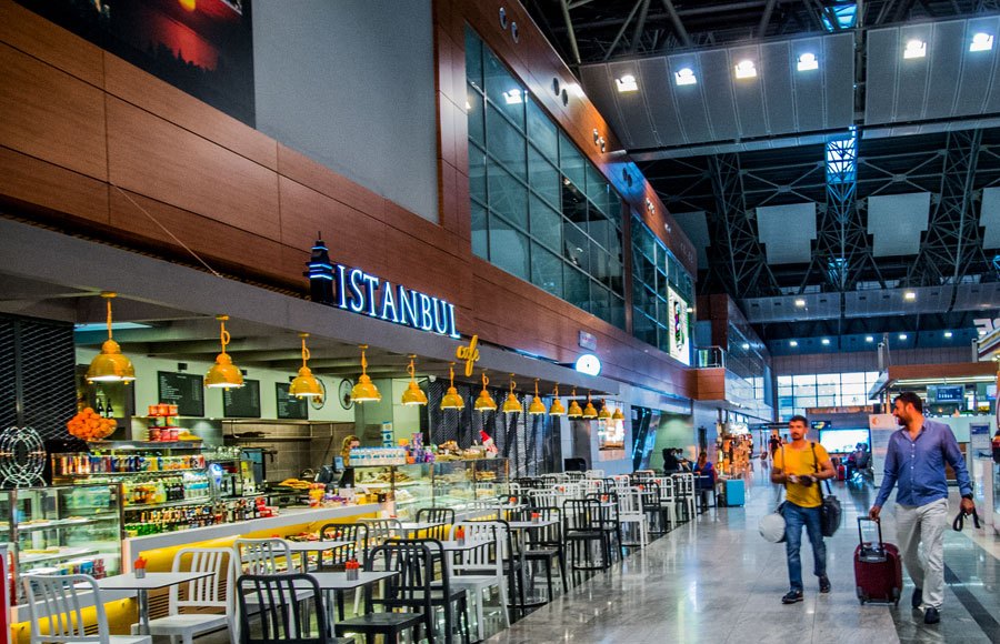 A café at Sabiha Gökçen Airport