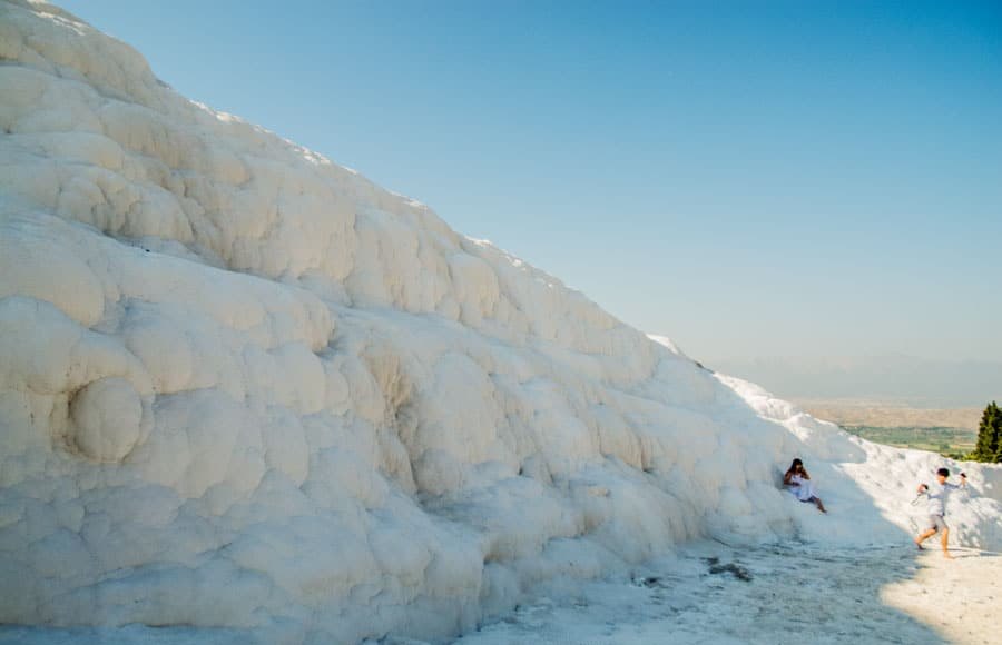 Schneeweiße Berge von Pamukkale