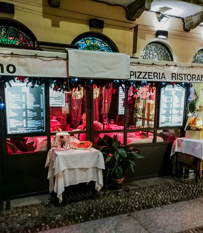 eating in Milan