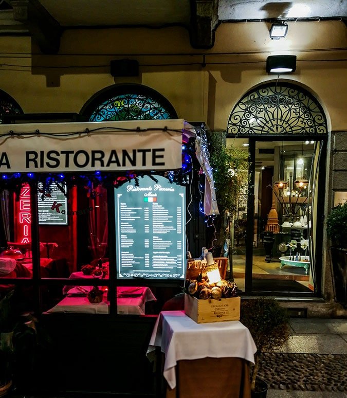 eating in Milan