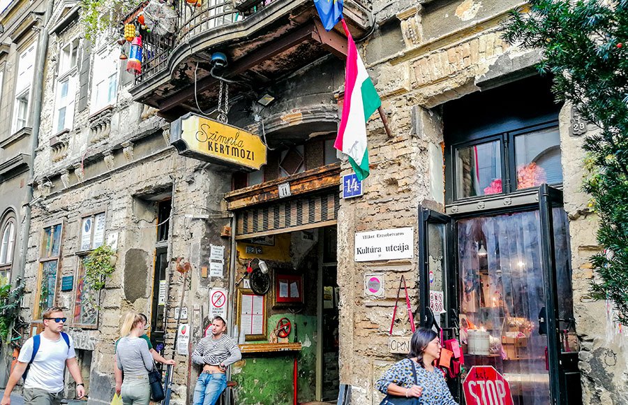 ruin bars in Budapest
