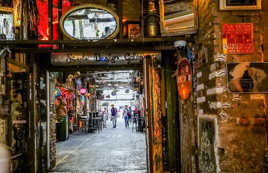 ruin bars in Budapest